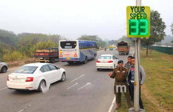 印度昌迪加尔安装车速提示屏